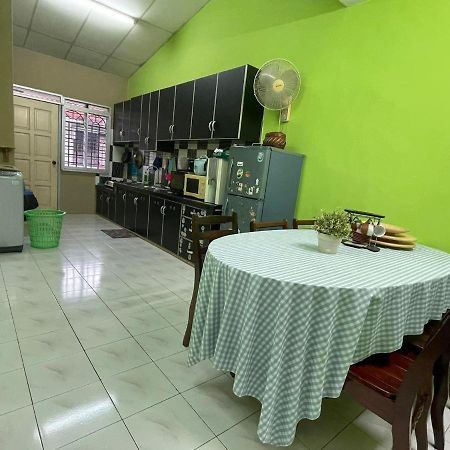 Homestaymuslim Di Teluk Intan Εξωτερικό φωτογραφία