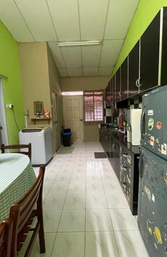 Homestaymuslim Di Teluk Intan Εξωτερικό φωτογραφία